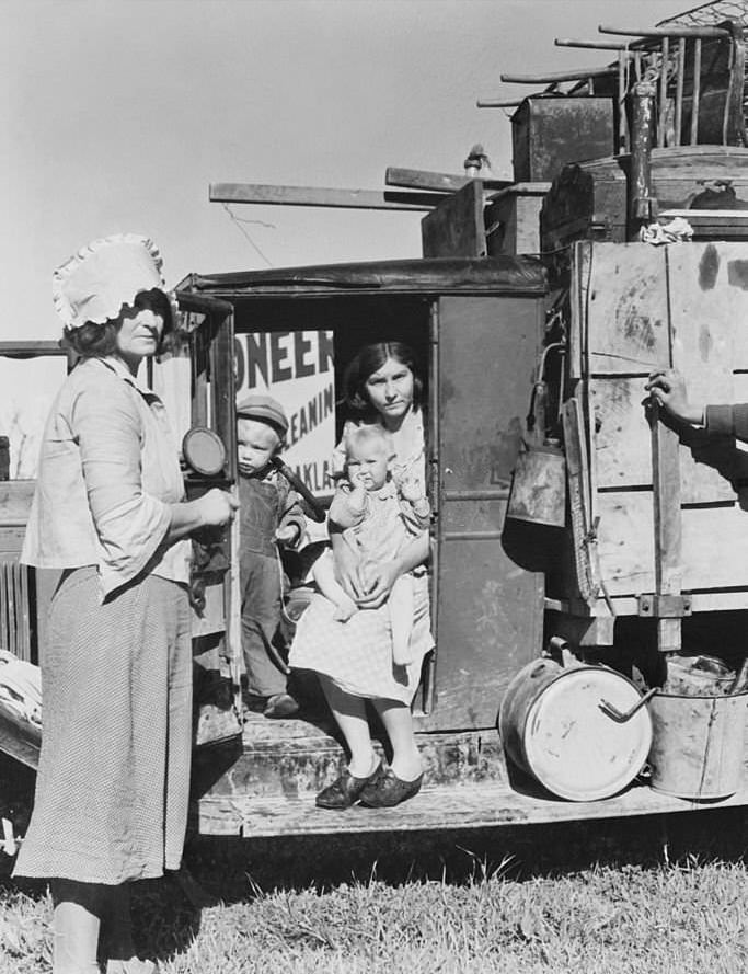 Looking for Work in the Pea Fields, San Jose, 1939