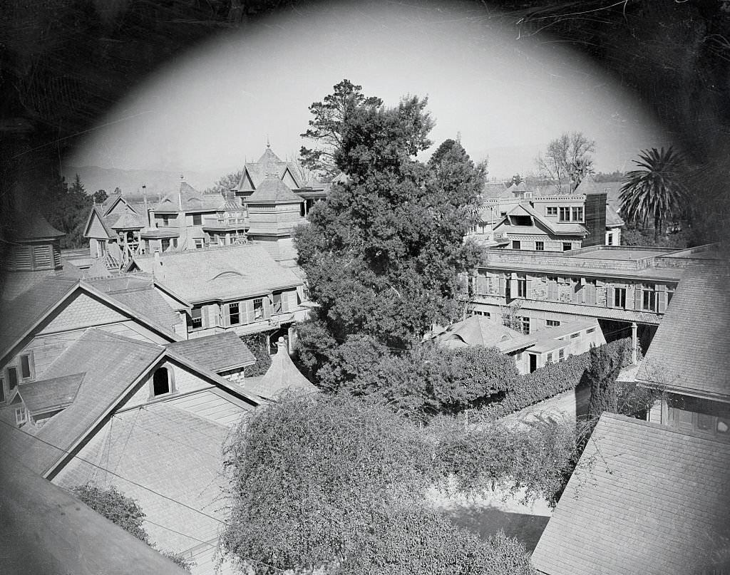 Winchester Mystery House, 1930s