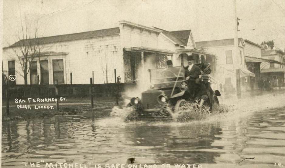 Flood at San Fernando & Locust Streets, San Jose, 1911