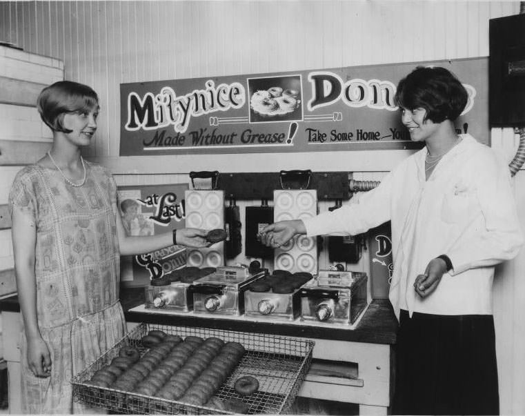 Mitynice Donut Demonstration, 1935