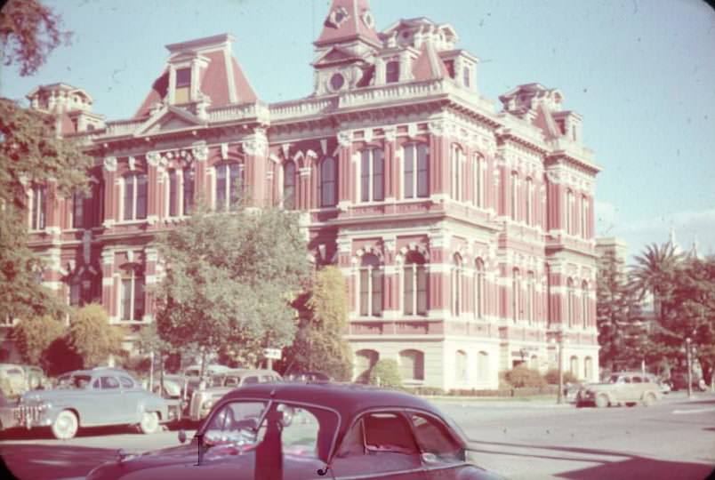Former city hall location at West San Antonio and South Market Street, 1949