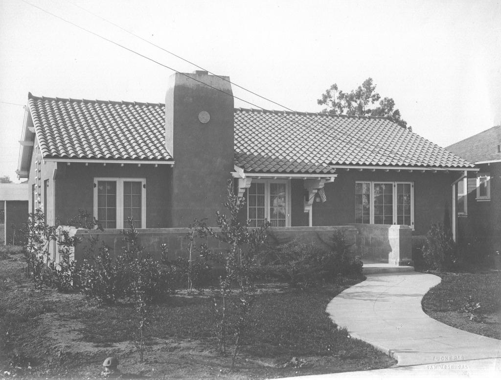 Hester Tract house, front view, 1916