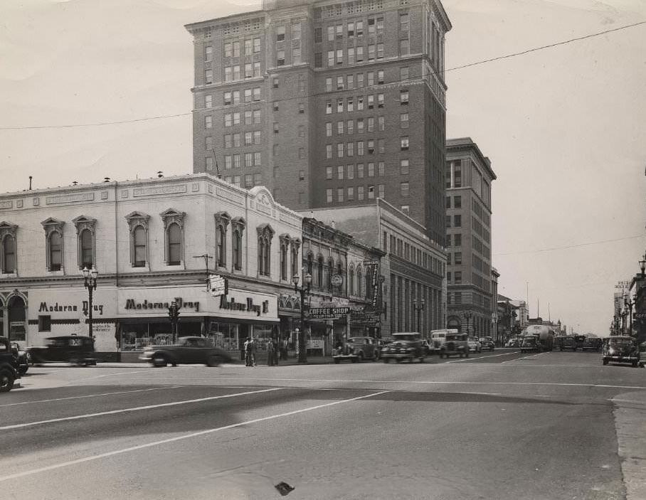 Looking west on Santa Clara Street from 2nd Street, San Jose, 1930