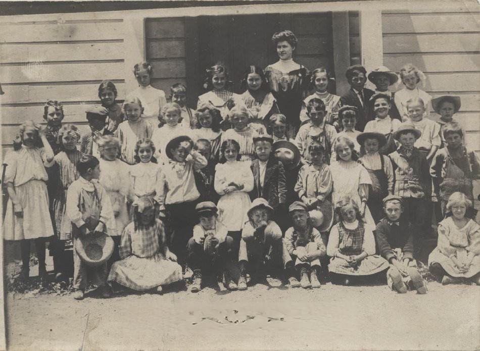 The original Oak Grove School was located on Downer Avenue near Snell. Downer is now Blossom Hill Road in San Jose, 1908