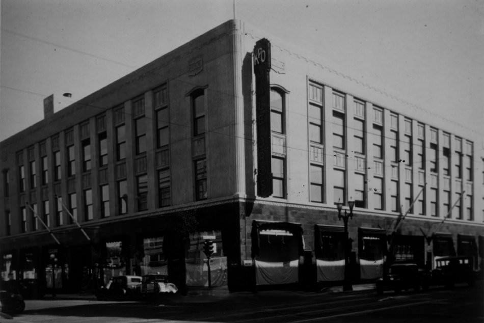 Hale Brothers store on First and San Carlos streets, 1930