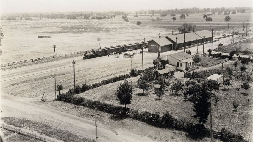Southern Pacific Railroad depot in Santa Clara, 1900