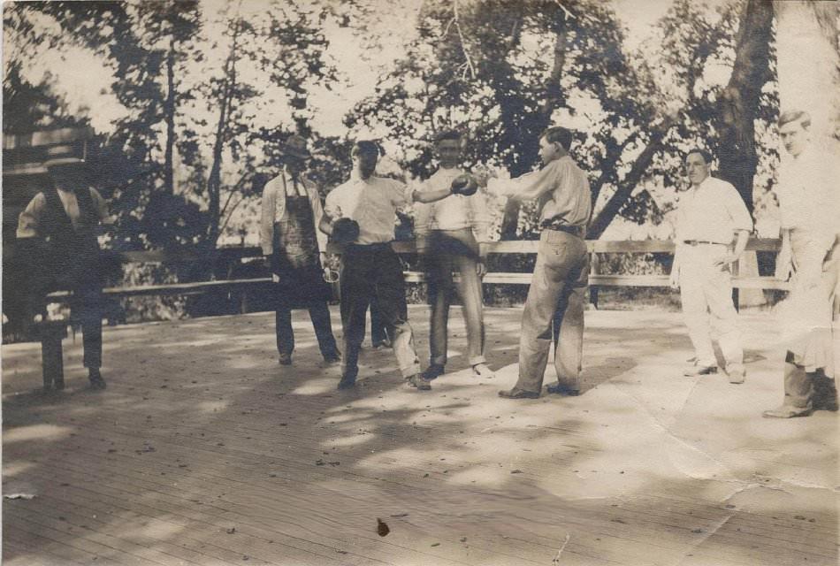 Boxing at Blackberry Farm, 1910