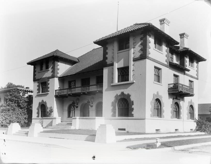Three story building/meeting place, 1910s