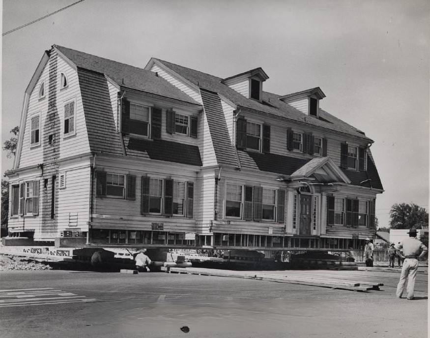 Polhemus House being moved, 1945