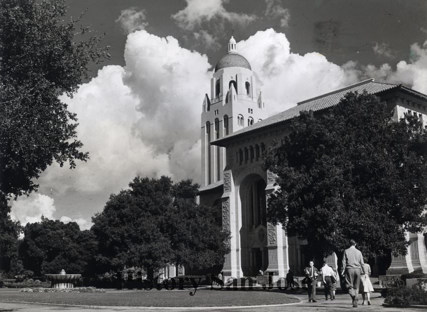 University Library and Hoover Library, 1943