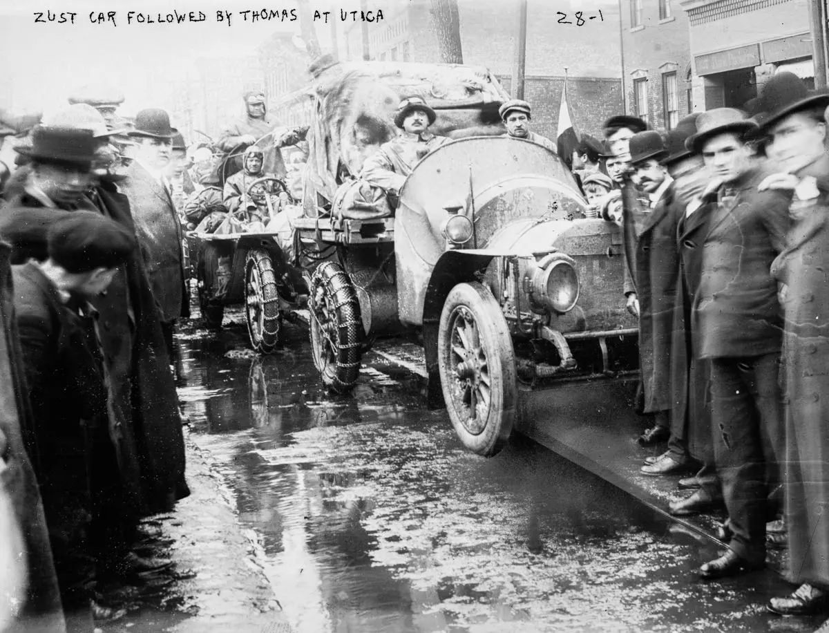 Emilio Sirtori drives the Italian Zust through Utica, New York, followed by the American Thomas Flyer