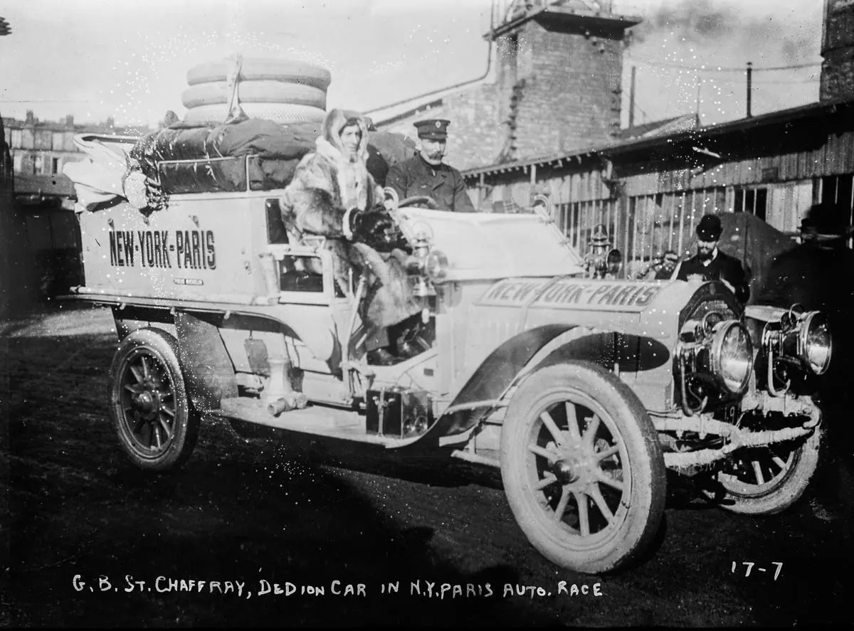 G. Bourcier de St. Chaffray drives the French De Dion.