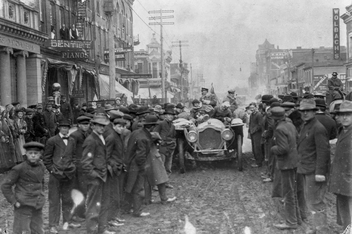 Racers pass through Grand Island, Nebraska.