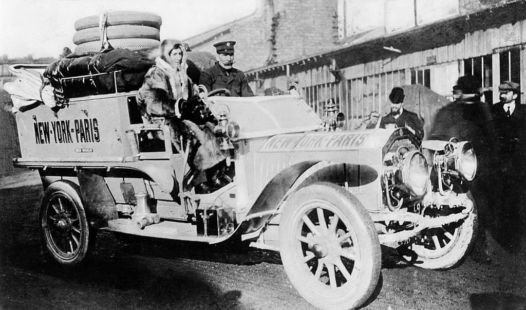 The Dion-Bouton-Car of Sir Chaffey, commissioner general, of the tour organisation, on its way leaving New York.