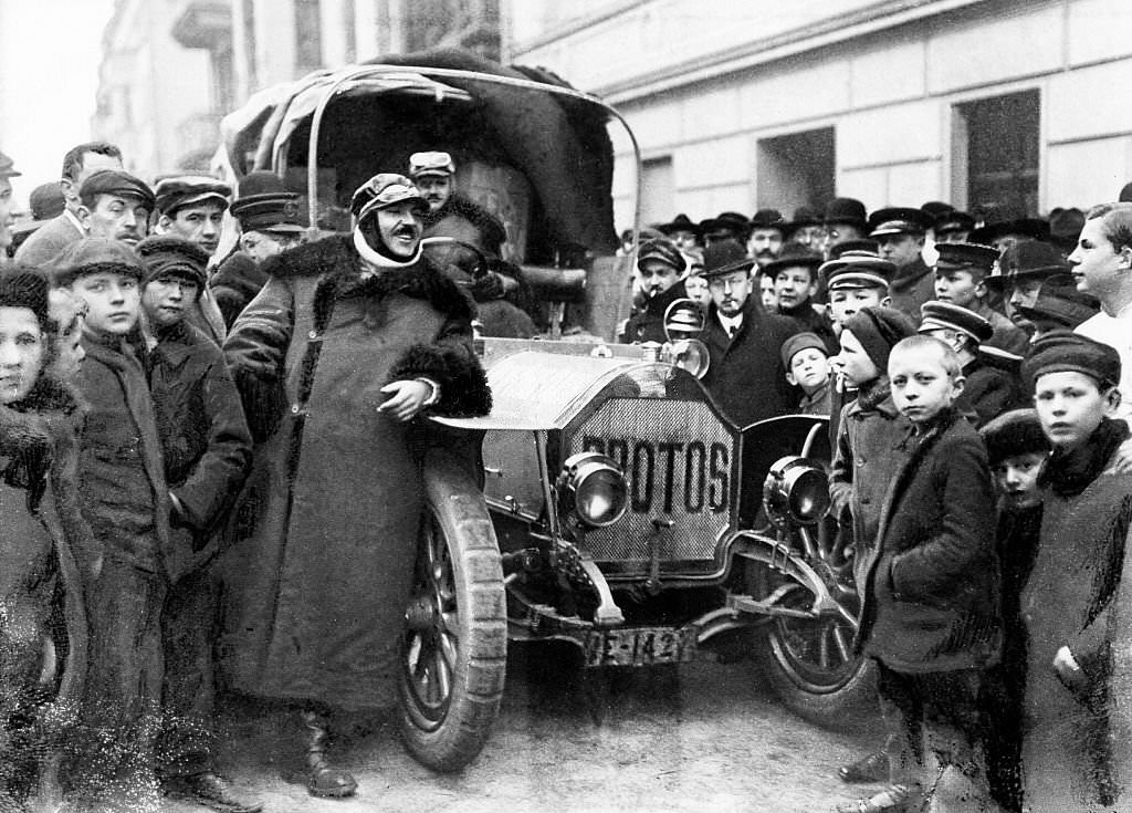 Koeppen with his Protos car starting from Berlin to the embarkment direction New York, January 1908