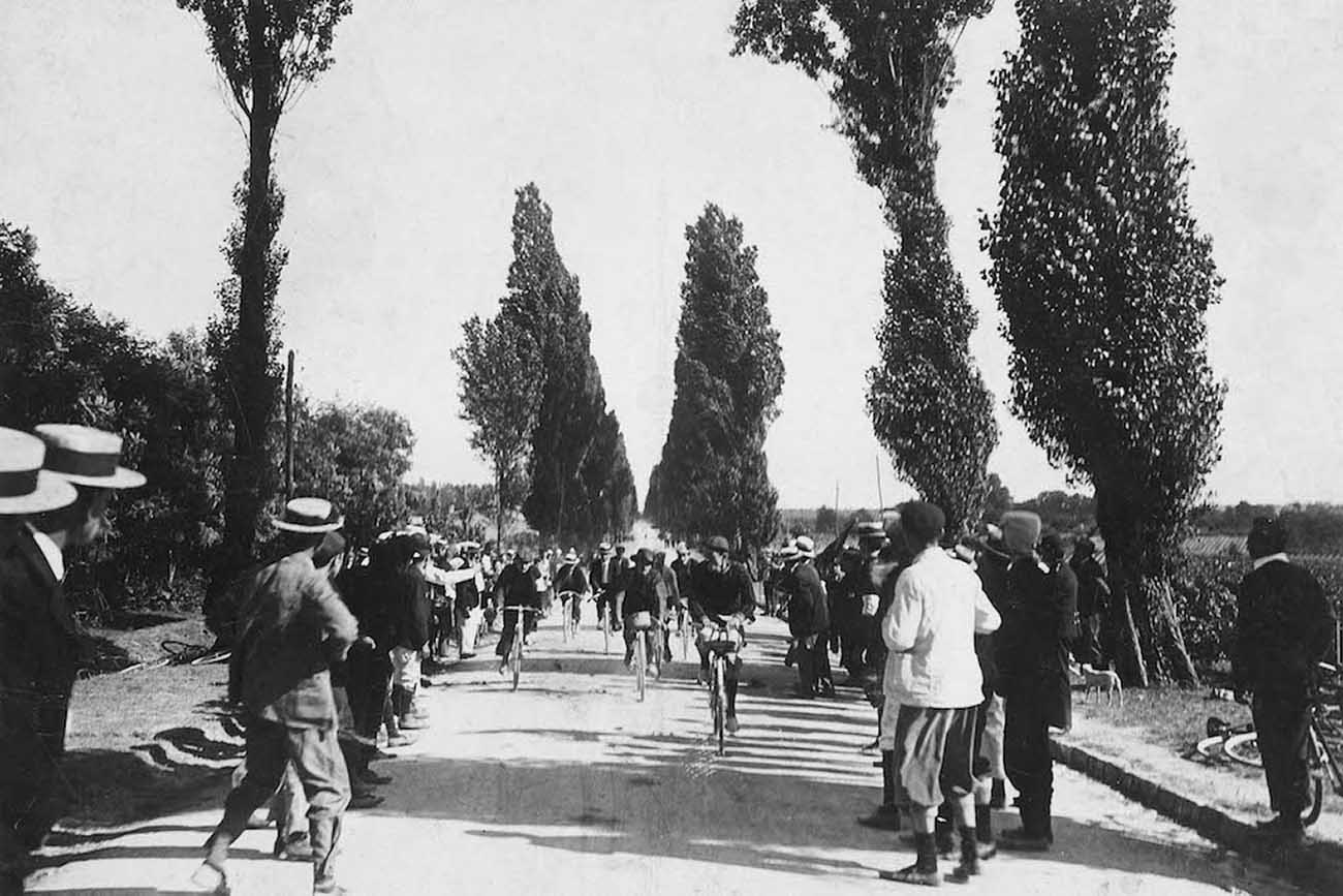 The finish in Bordeaux, which saw the first-ever foreign winner of a stage, the Swiss Charles Laeser.