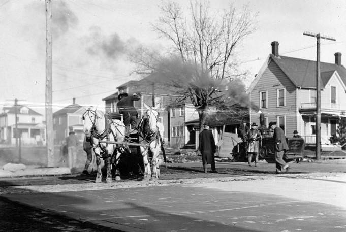 Street paving on the corner of 11th Street and Franklin Street, 1909