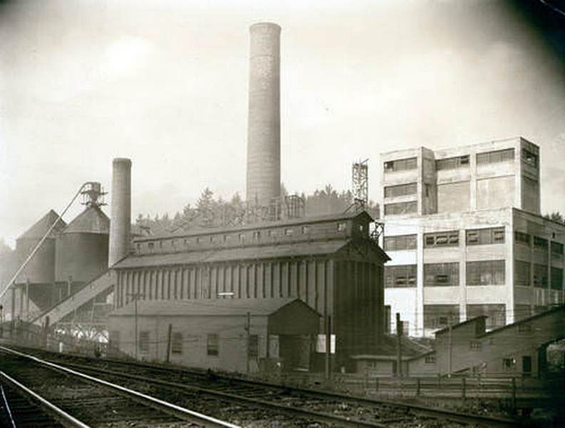 The exterior of the Camas Paper Mill near the railroad tracks, 1920.
