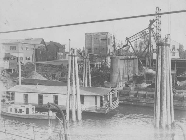 The abutment at the foot of Washington St. First street looking East from top of the ferry on November 5, 1915.