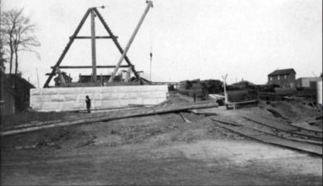 Construction site for the building of the Vancouver Railroad Bridge, 1907