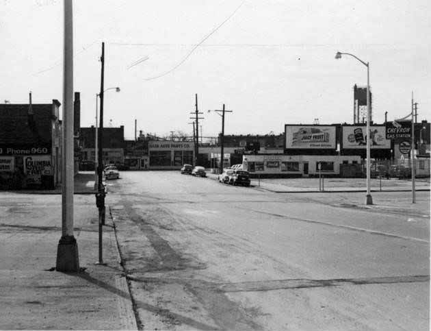 Between 6th Street and 7th Street on Broadway looking south, 1952