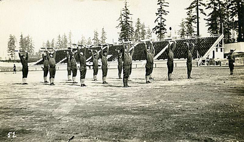 Rifle drill, Vancouver Barracks, 1915