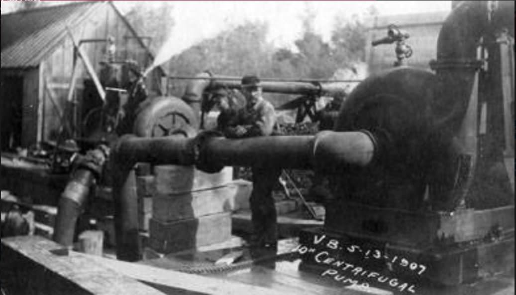 A centrifugal pump at work at the Vancouver Railroad Bridge construction site, 1907