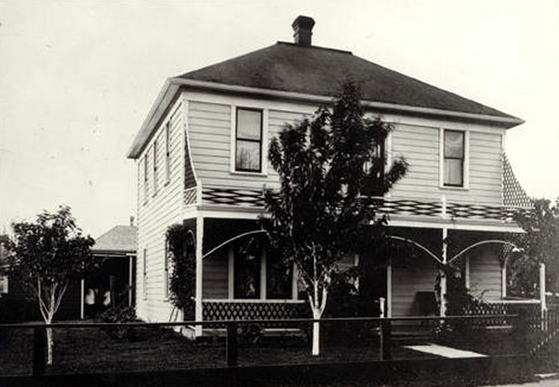 The Edwin A. McNeal Home located on Mill Plain near Garrison and East 10th Street in Vancouver, 1900s