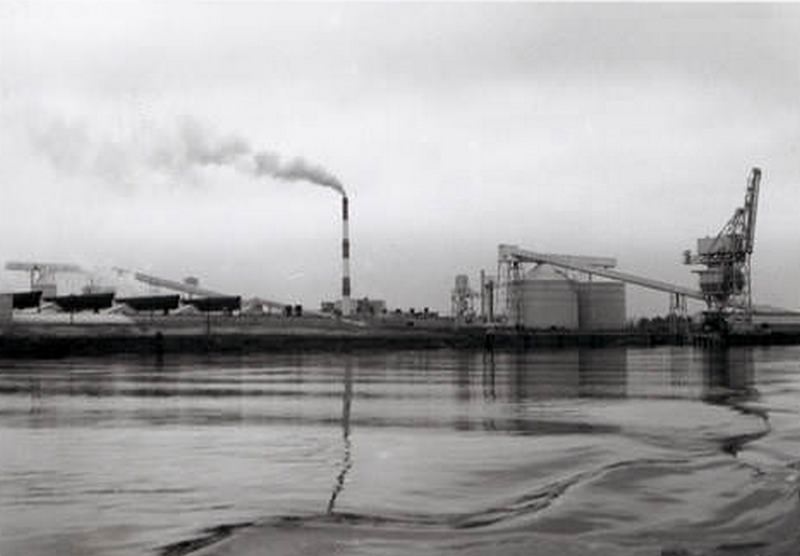 A view of the Kaiser Aluminum Plant from the Columbia River during a Fort Vancouver Historical Society boat trip on June 22, 1968.