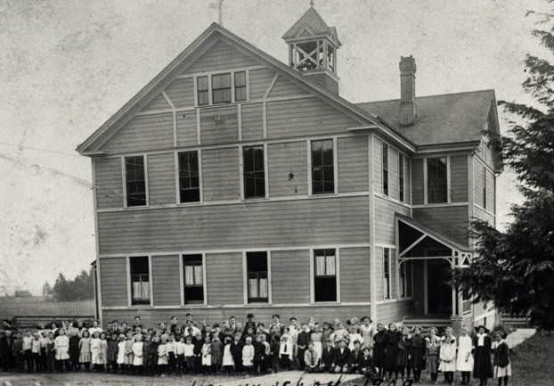 A class photo taken outside of Harney School in Vancouver, 1909