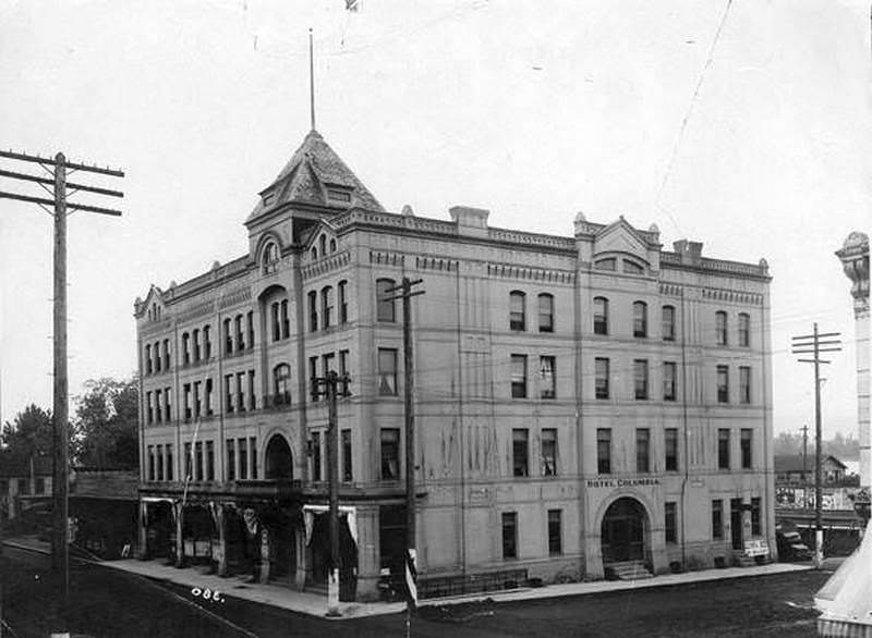 The exterior of the Hotel Columbia in Vancouver, Washington, 1900s