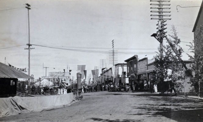 Crowds celebrate Independence Day in Fairbanks, July 4th, 1914.