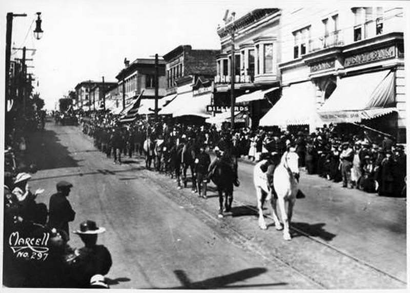 Soldiers move down Main Street in Vancouver, 1914