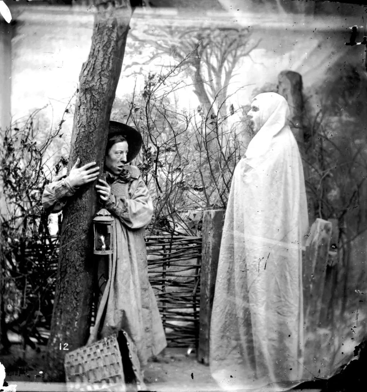 Photos of Ghosts and Spirits that Frightened the Victorian People, 1865