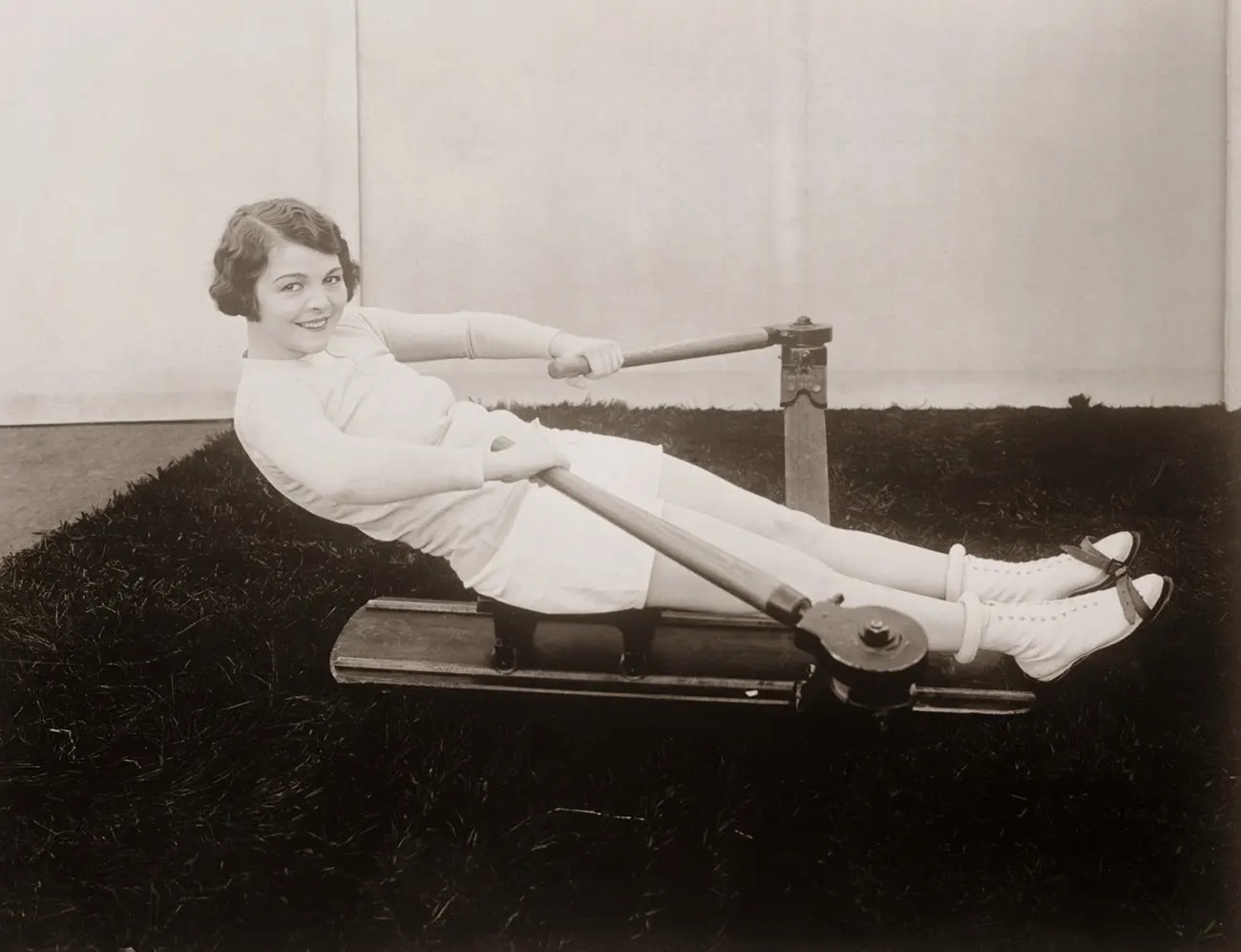 Rowing machine in 1925.