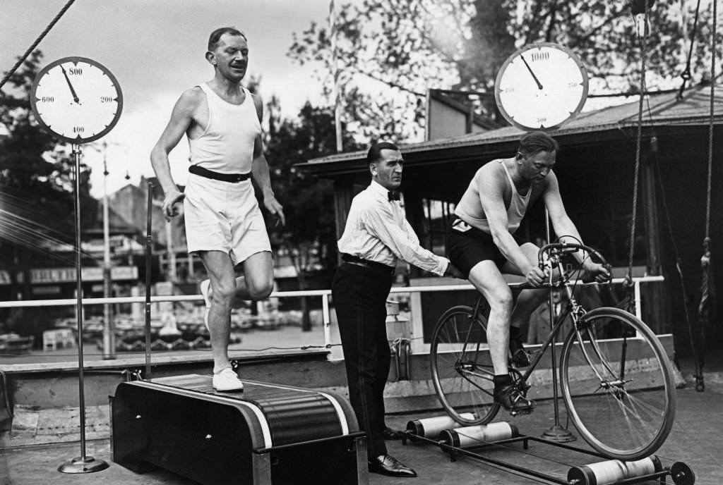 A competition between a runner and a cyclist at Luna Park in Berlin.