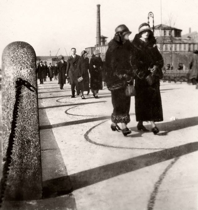 Ladies in furs, New York, 1920s