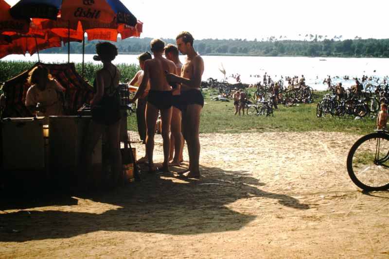 Crowds at Wannsee