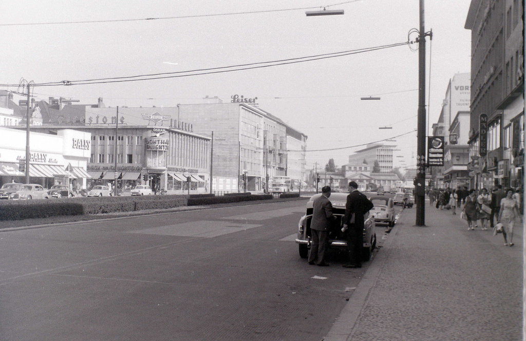 Tauentzienstrasse, looking towards Wittenbergplatz.