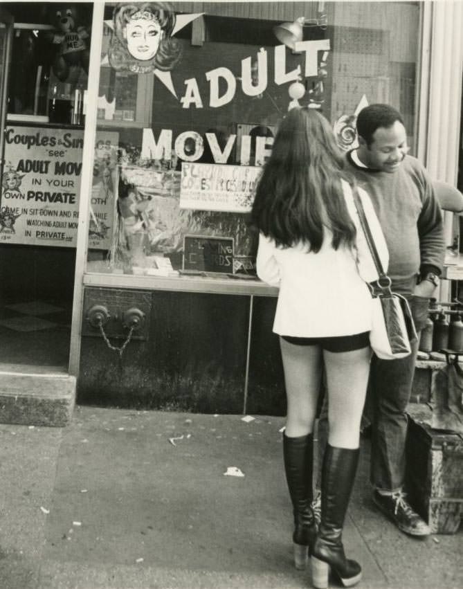 Selling Sex in New York City: Advertisements of Clubs, Peep Shows and Cheap Thrills on 42nd Street, 1970s and 1980s