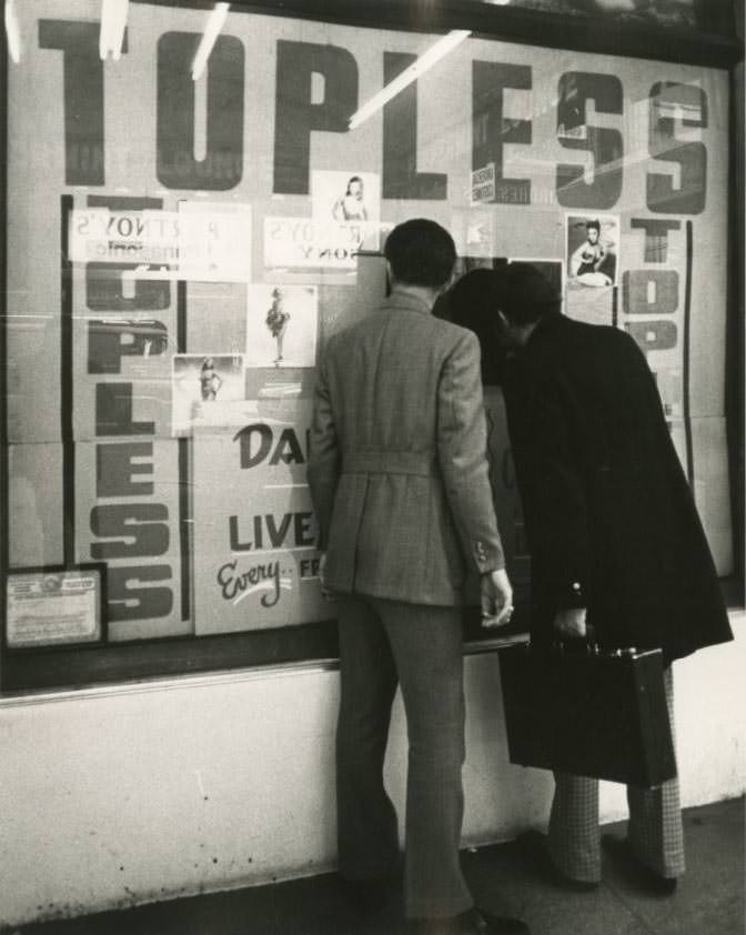 Selling Sex in New York City: Advertisements of Clubs, Peep Shows and Cheap Thrills on 42nd Street, 1970s and 1980s