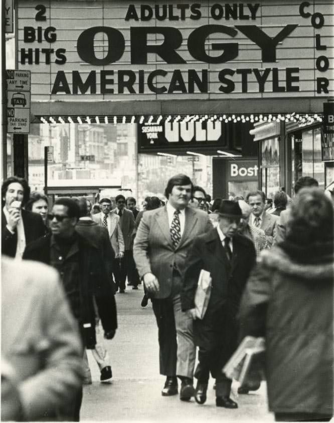 Selling Sex in New York City: Advertisements of Clubs, Peep Shows and Cheap Thrills on 42nd Street, 1970s and 1980s