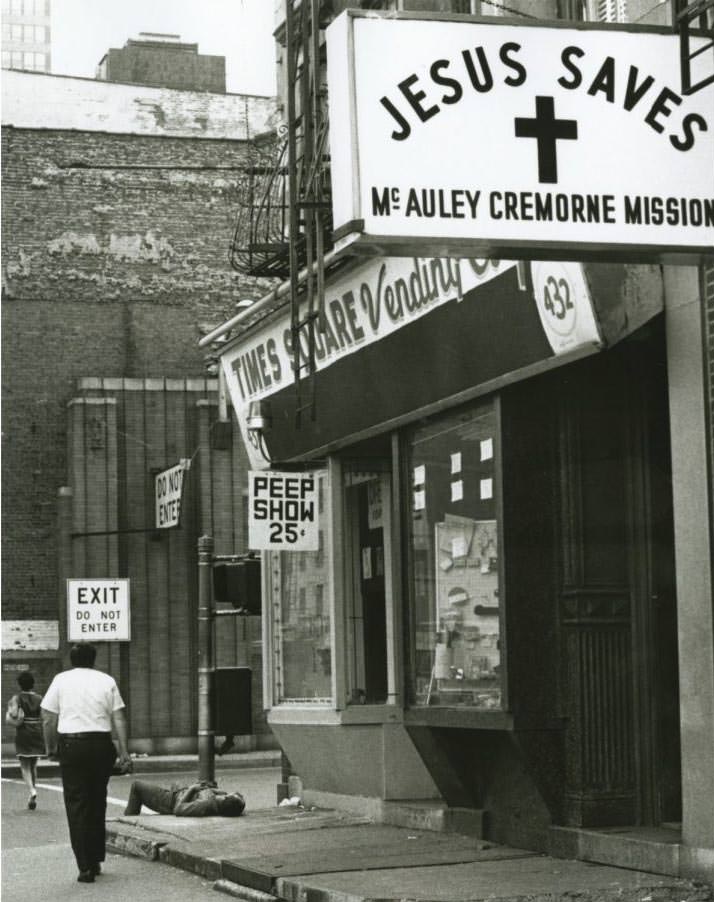 Selling Sex in New York City: Advertisements of Clubs, Peep Shows and Cheap Thrills on 42nd Street, 1970s and 1980s