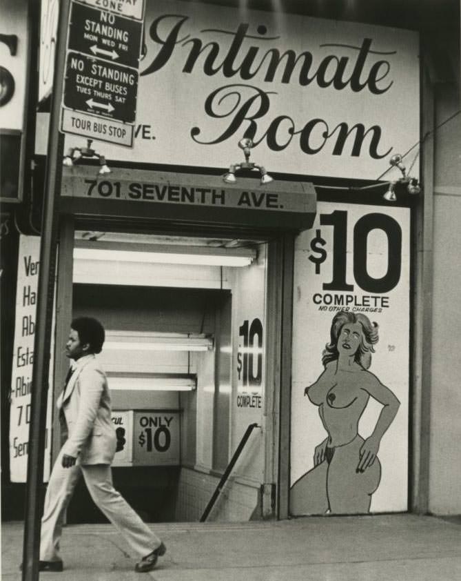 Selling Sex in New York City: Advertisements of Clubs, Peep Shows and Cheap Thrills on 42nd Street, 1970s and 1980s