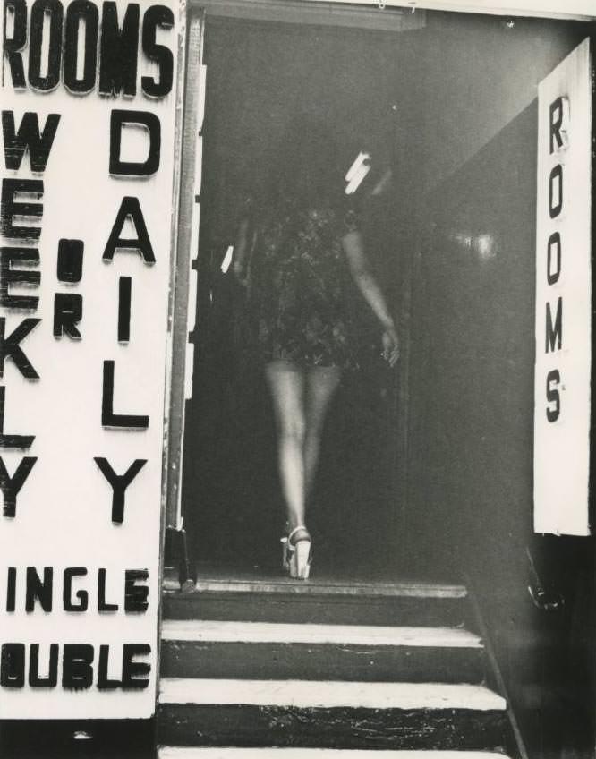 Selling Sex in New York City: Advertisements of Clubs, Peep Shows and Cheap Thrills on 42nd Street, 1970s and 1980s