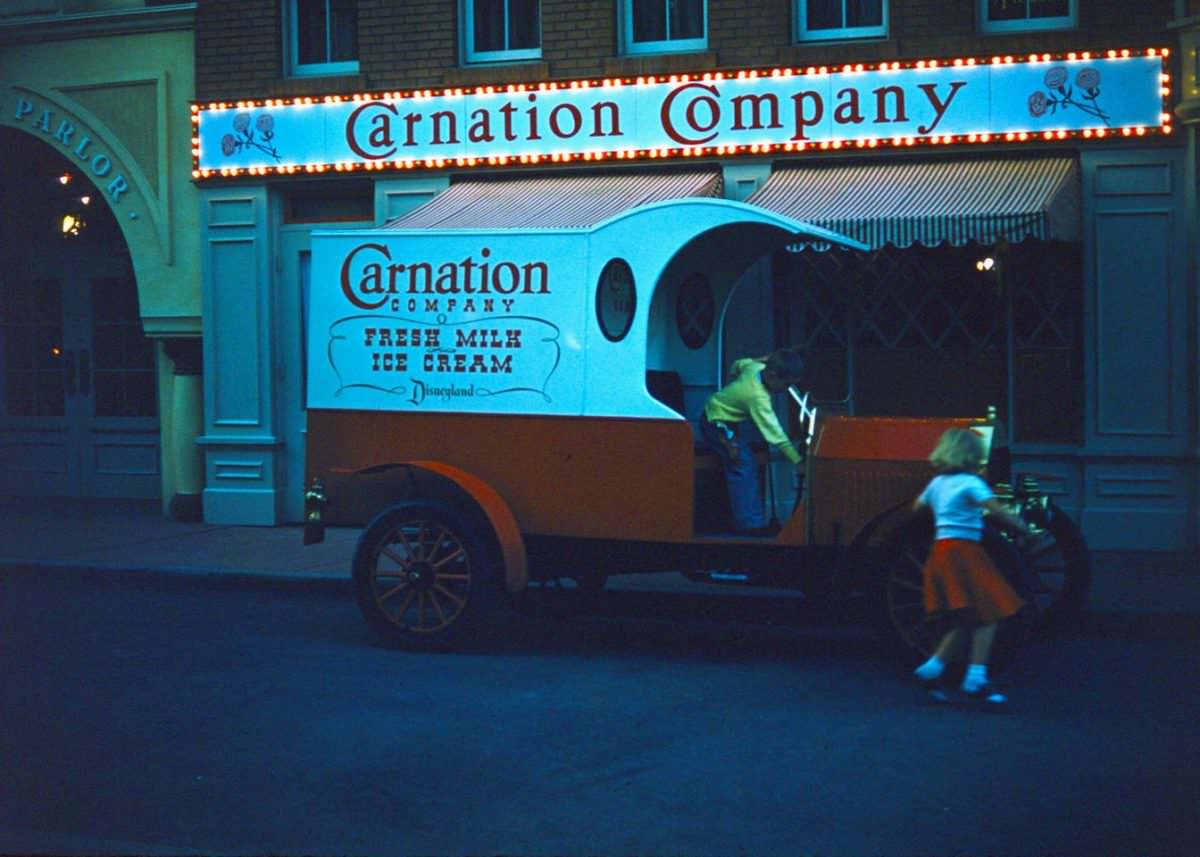 Fabulous Kodachrome Photos Show a Boy Growing up in the 1950s California