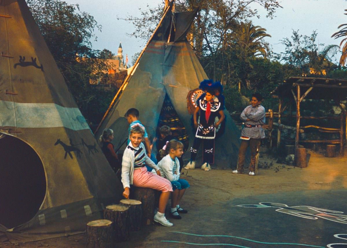 Fabulous Kodachrome Photos Show a Boy Growing up in the 1950s California