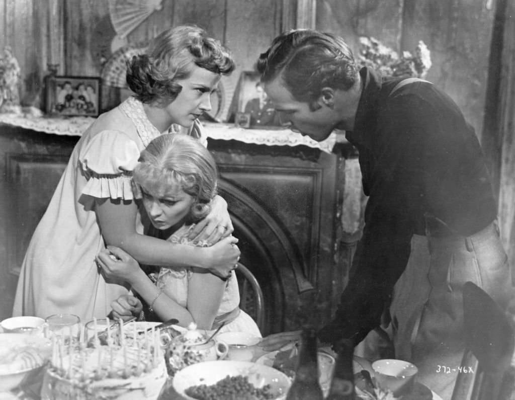 Marlon Brando and Vivien Leigh in a scene from 'A Streetcar Named Desire', 1951.