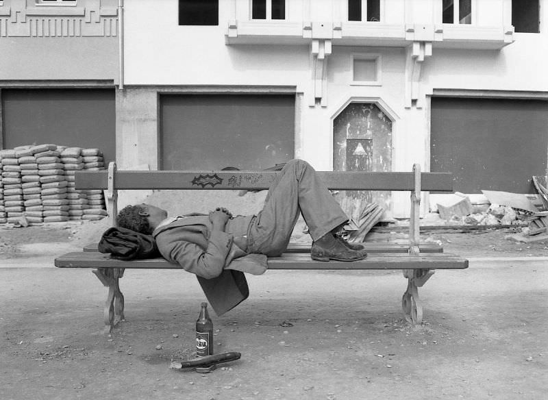 Street Life of Amsterdam in 1981 Through the Lens of Simon Nowicki