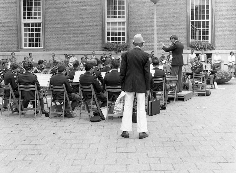 Street Life of Amsterdam in 1981 Through the Lens of Simon Nowicki